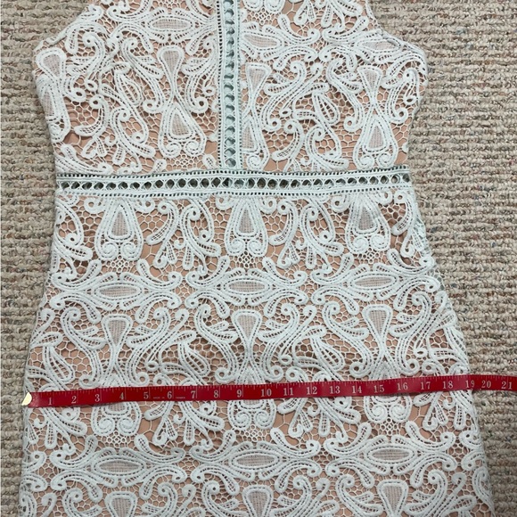 Lulu’s lace dress - Picture 7 of 12